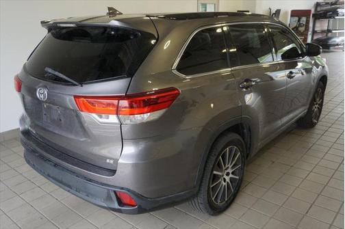 2017 Toyota Highlander SE