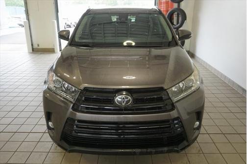 2017 Toyota Highlander SE