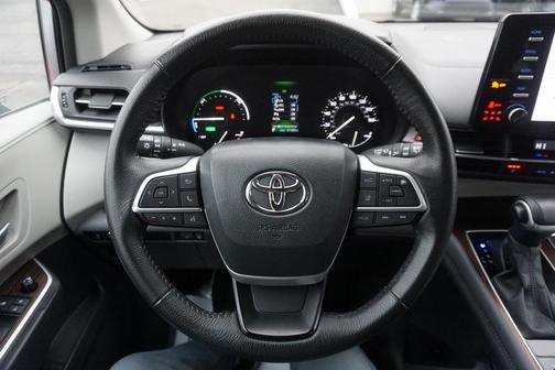 2024 Toyota Sienna XLE