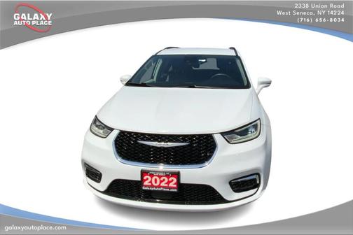 Bright White Clearcoat 2022 Chrysler Pacifica Touring-L