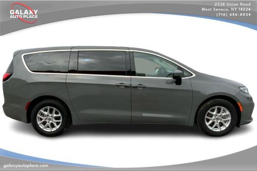 2023 Chrysler Pacifica Touring-L
