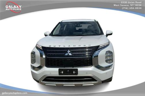White Diamond 2024 Mitsubishi Outlander SE