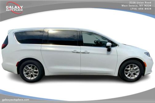 2023 Chrysler Pacifica Touring-L