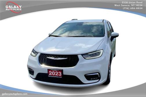 2023 Chrysler Pacifica Touring-L