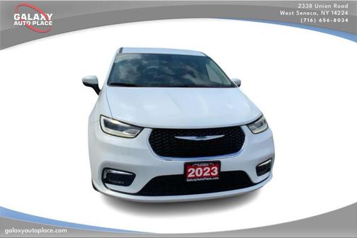 2023 Chrysler Pacifica Touring-L