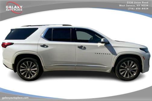 Iridescent Pearl Tricoat 2023 Chevrolet Traverse Premier