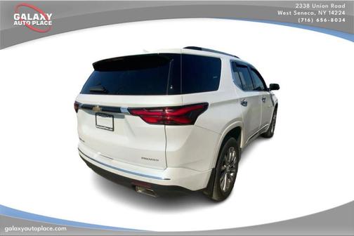 Iridescent Pearl Tricoat 2023 Chevrolet Traverse Premier
