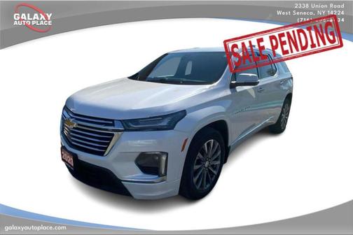Iridescent Pearl Tricoat 2023 Chevrolet Traverse Premier