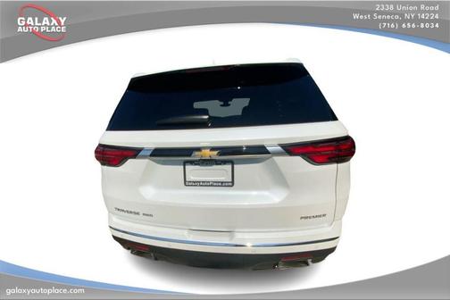 Iridescent Pearl Tricoat 2023 Chevrolet Traverse Premier