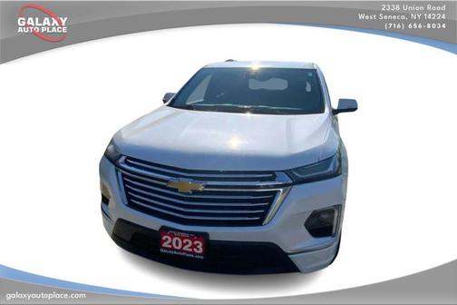 Iridescent Pearl Tricoat 2023 Chevrolet Traverse Premier