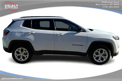Bright White Clearcoat 2024 Jeep Compass Latitude