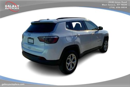 Bright White Clearcoat 2024 Jeep Compass Latitude