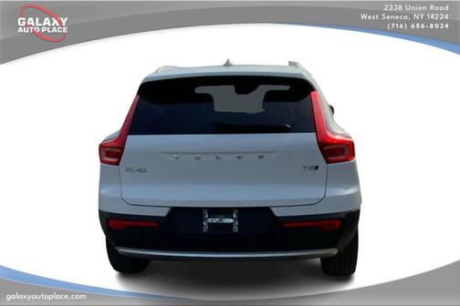 Ice White 2019 Volvo XC40 T5 Momentum
