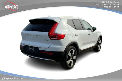 Ice White 2019 Volvo XC40 T5 Momentum