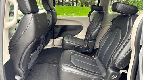 2023 Chrysler Pacifica Touring-L