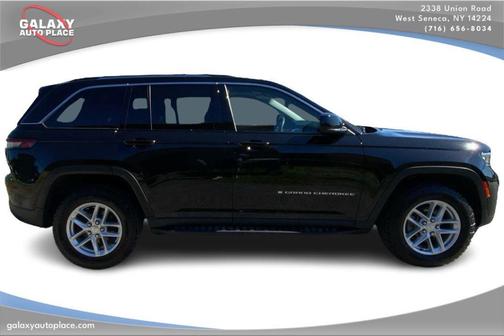 Diamond Black 2023 Jeep Grand Cherokee Laredo