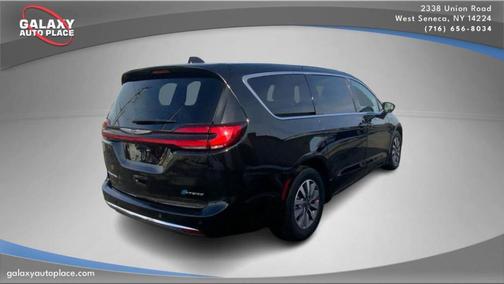 2024 Chrysler Pacifica Hybrid Select