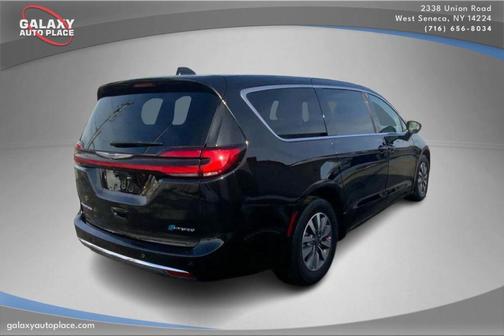 2024 Chrysler Pacifica Hybrid Select