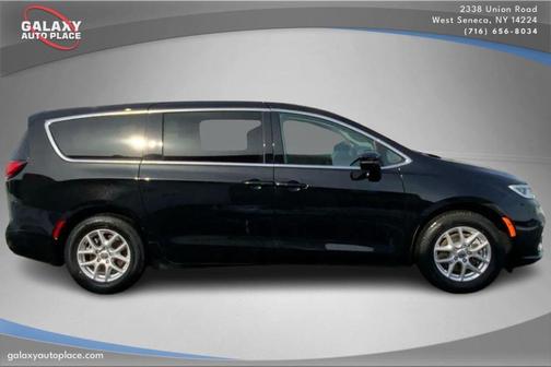 2024 Chrysler Pacifica Touring-L