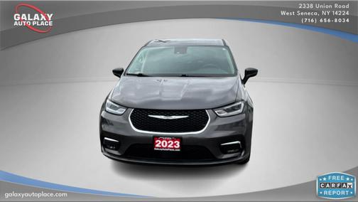 2023 Chrysler Pacifica Touring-L