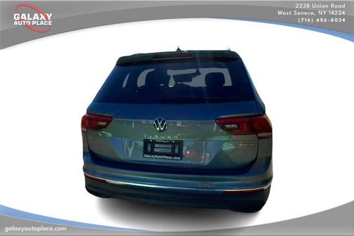 Platinum Gray Metallic 2022 Volkswagen Tiguan 2.0T SE