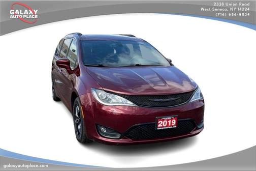 Velvet Red Pearlcoat 2019 Chrysler Pacifica Touring-L