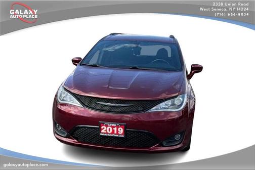Velvet Red Pearlcoat 2019 Chrysler Pacifica Touring-L