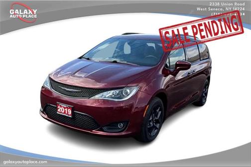 Velvet Red Pearlcoat 2019 Chrysler Pacifica Touring-L