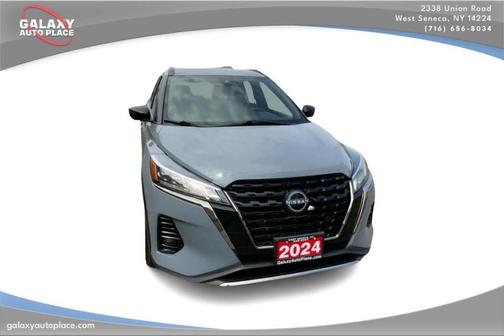 Boulder Gray Metallic 2024 Nissan Kicks SR