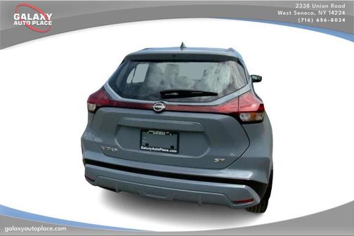 Boulder Gray Metallic 2024 Nissan Kicks SR