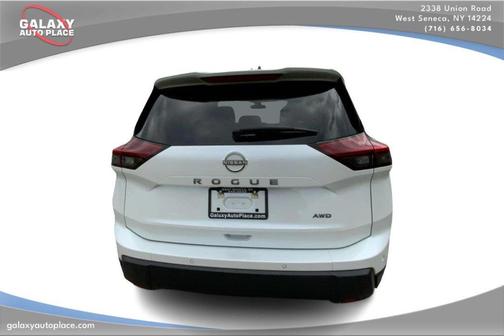 Pearl 2025 Nissan Rogue SV