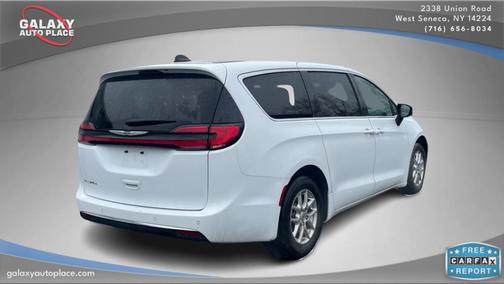 2023 Chrysler Pacifica Touring-L