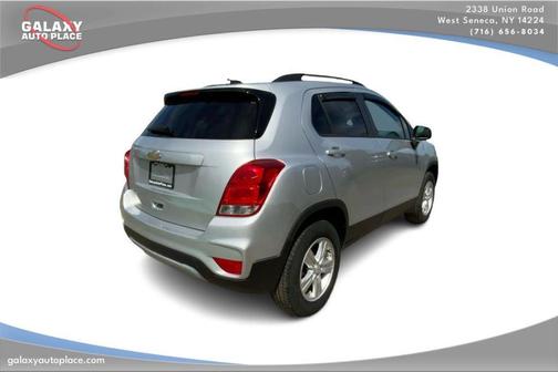 Silver Ice Metallic 2021 Chevrolet Trax LT