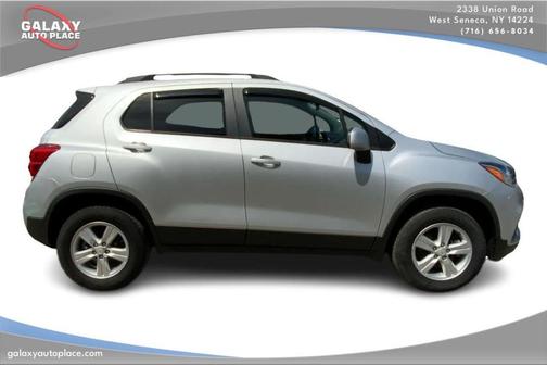 Silver Ice Metallic 2021 Chevrolet Trax LT