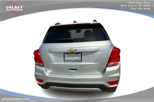 Silver Ice Metallic 2021 Chevrolet Trax LT