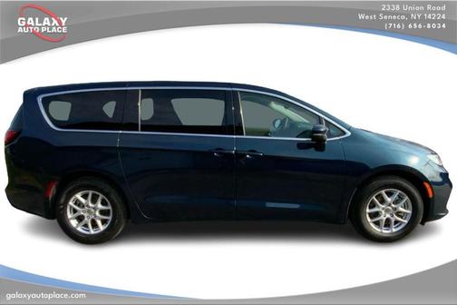 Fathom Blue Pearlcoat 2023 Chrysler Pacifica Touring-L