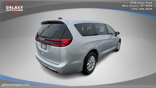 2024 Chrysler Pacifica Touring-L
