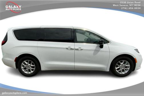 Bright White Clearcoat 2024 Chrysler Pacifica Touring-L