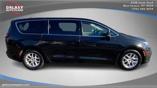 2023 Chrysler Pacifica Touring-L