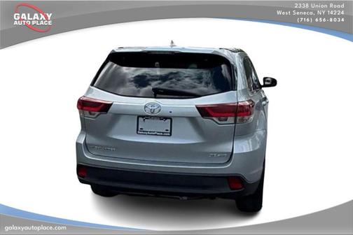 Celestial Silver Metallic 2019 Toyota Highlander SE