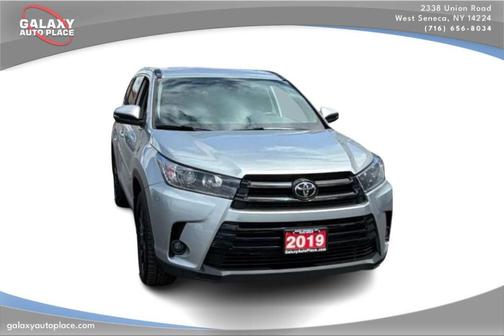 Celestial Silver Metallic 2019 Toyota Highlander SE