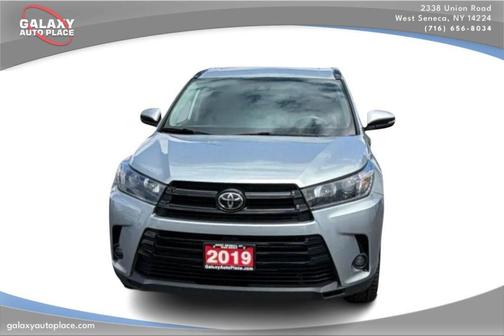 Celestial Silver Metallic 2019 Toyota Highlander SE