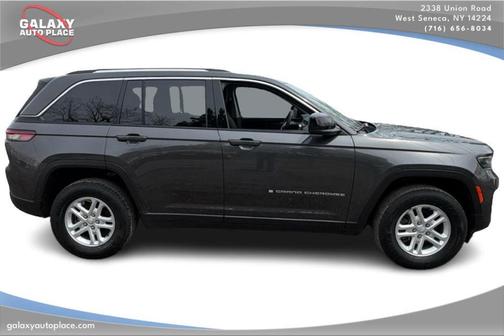 Metallic 2023 Jeep Grand Cherokee Laredo