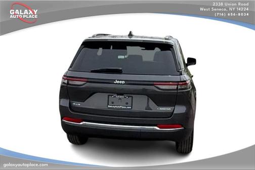 Metallic 2023 Jeep Grand Cherokee Laredo