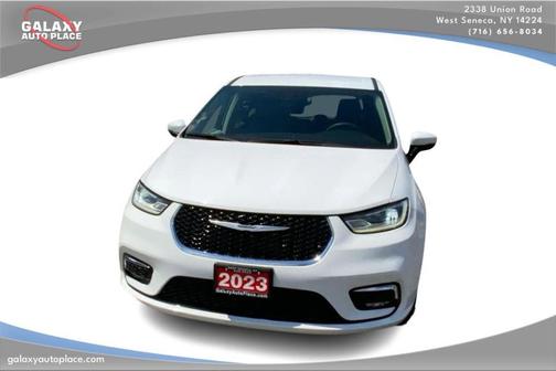 Bright White Clearcoat 2023 Chrysler Pacifica Touring-L