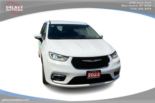 Bright White Clearcoat 2023 Chrysler Pacifica Touring-L