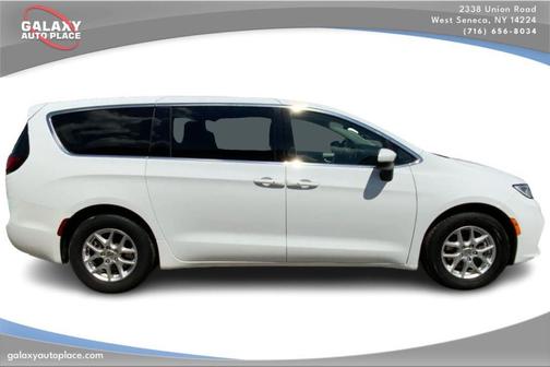 Bright White Clearcoat 2023 Chrysler Pacifica Touring-L