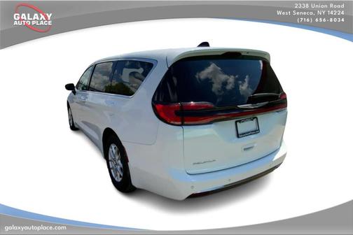 Bright White Clearcoat 2023 Chrysler Pacifica Touring-L