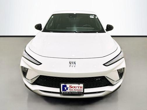 Summit White 2026 Buick Envista Sport Touring FWD