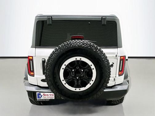 Oxford White 2024 Ford Bronco Black Diamond